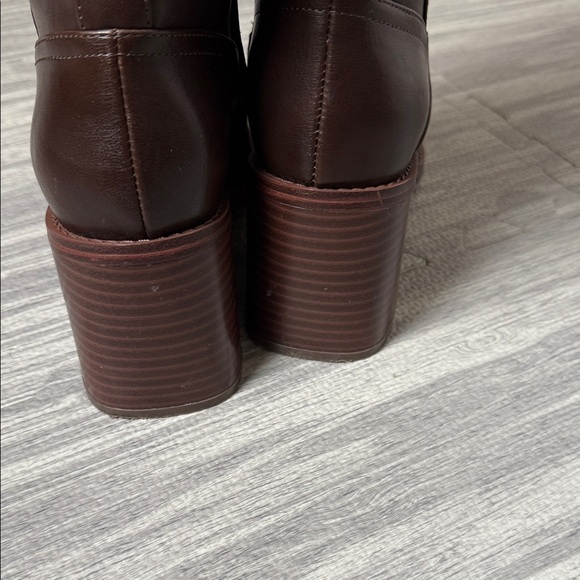 Brown Knee-High Boots Size 8 - Picture 4 of 7